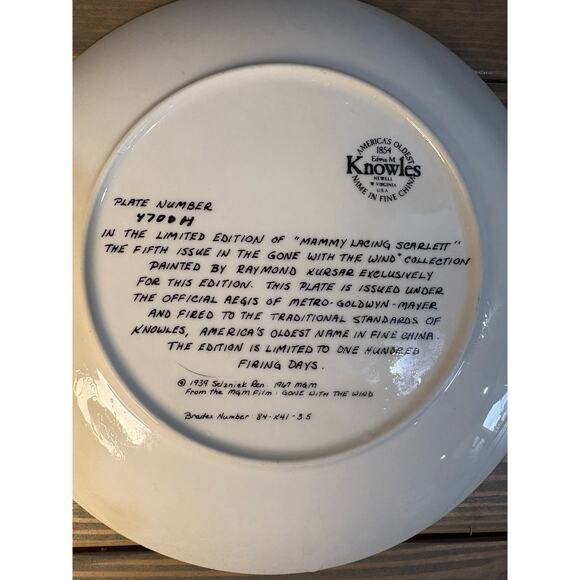 Edwin M Knowles Lacing Scarlett Gone with the Wind plate 4700H in original box - Picture 3 of 3